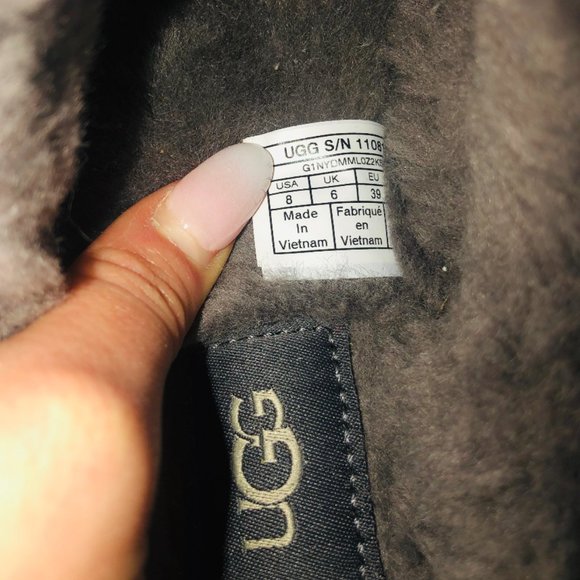 UGG Classic Slipper - Picture 5 of 9